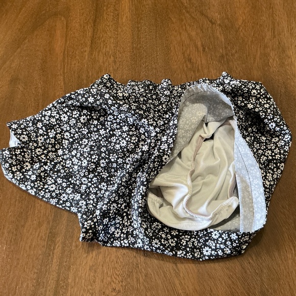 Gap Fit Shorts - Picture 3 of 5